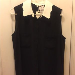 Pleoine sleeveless buttons down blouse